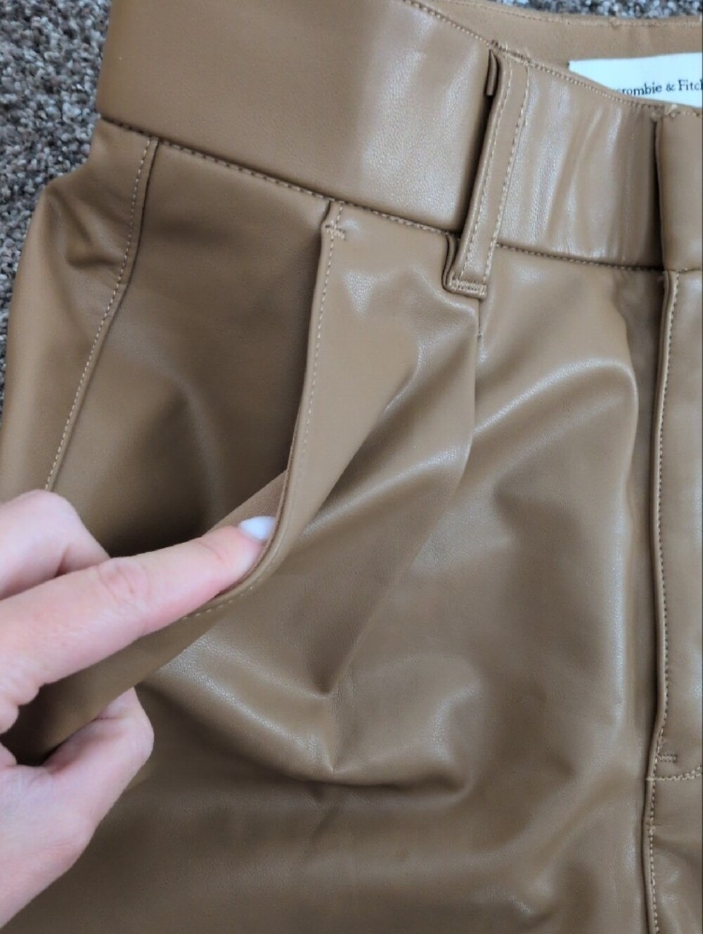 Abercrombie & Fitch Women's Tan Vegan Leather Pleated Shorts - Picture 5 of 11